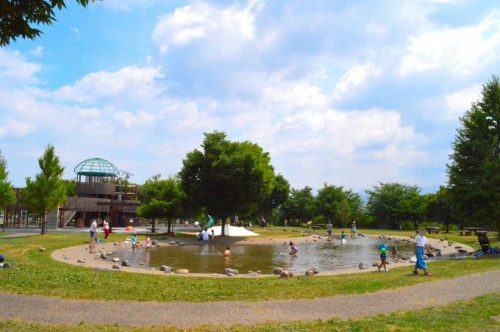 西公園-遊びの森-じゃぶじゃぶ池-全景