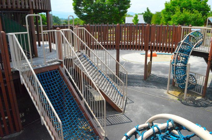 西公園-遊びの森-大型遊具-内側の様子