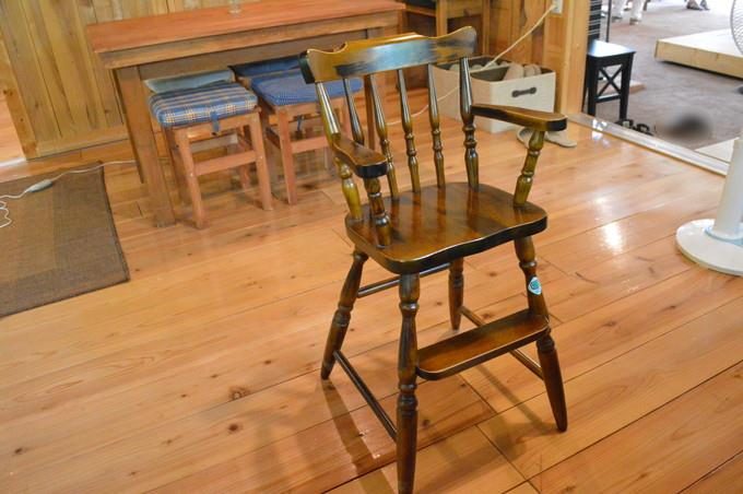 蔵王-おやまカフェ-店内の様子9-子ども用イス