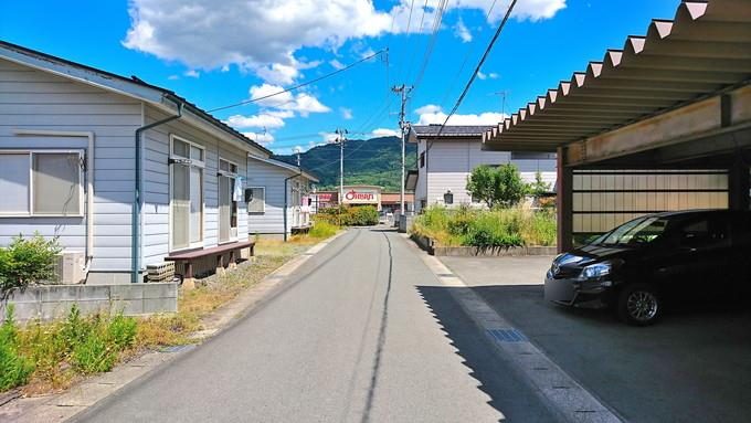 洋食の店-イビサ-お店の前の道路2