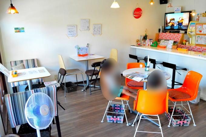 どんどん焼きカフェ-カシワヤ-店内の様子1