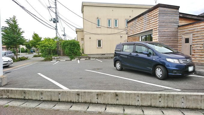 TENN（テン）-駐車場の様子-