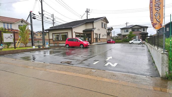 シェミオ-みはらしの丘店-駐車場