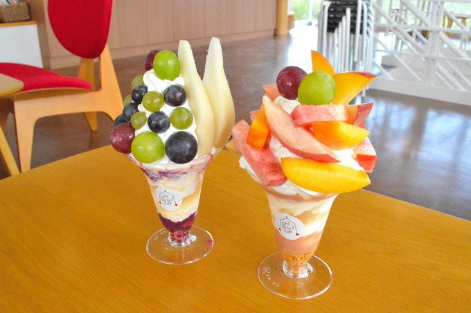 Oh!Show!Cafe(王将カフェ)-ぶとう-桃のフルーツパフェ3