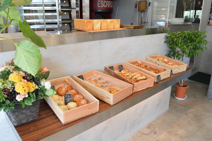 エスカルゴ-パン屋-左側の商品0