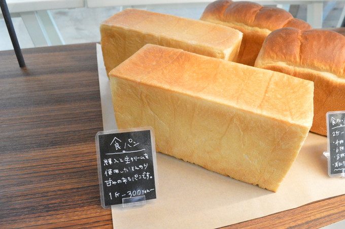 エスカルゴ-パン屋-右側の商品台4