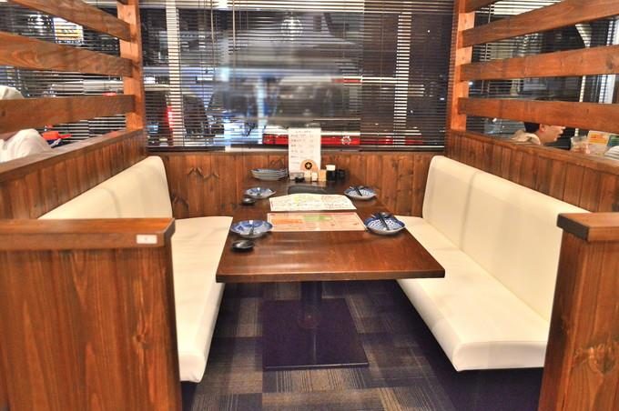 北海道レストラン-店内3-ソファー