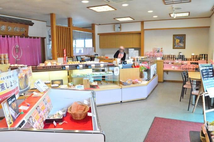 やまり菓子舗-店内の様子1