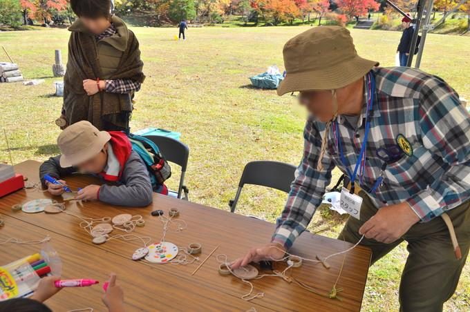 山形県民の森-紅葉もみじまつり-木工クラフト-ぶんぶんゴマ