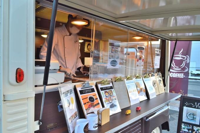 クレープ屋-リリーズパーティー-カウンターの様子