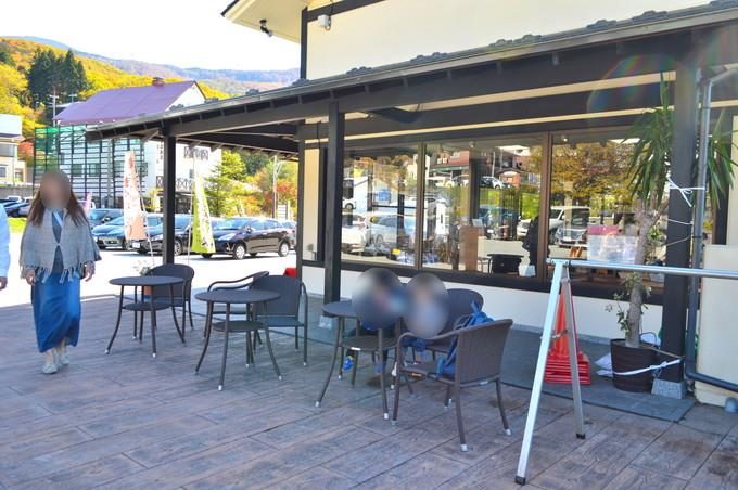 新左衛門の湯-お土産処伊勢屋-食事-テラス席