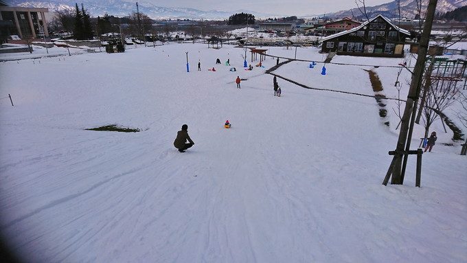 あそびあランド-冬-そりすべり-坂の上からの写真