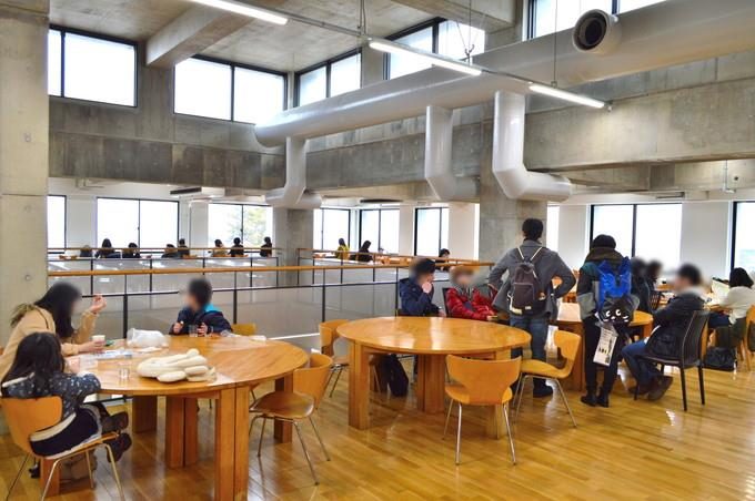 芸工大-大学食堂-2階-テーブル席2