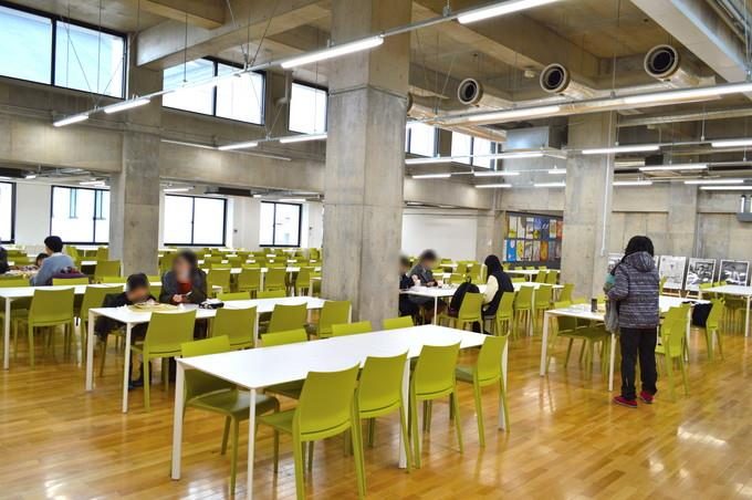 芸工大-大学食堂-2階-テーブル席1