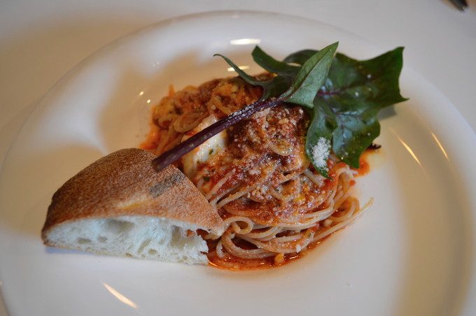 イルブル(IL BLU)-ランチセット-パスタ-モッツァレラチーズたっぷりのトマトソース1