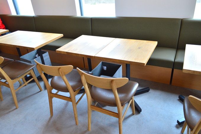 アンドマークカフェ-店内の様子-テーブル席