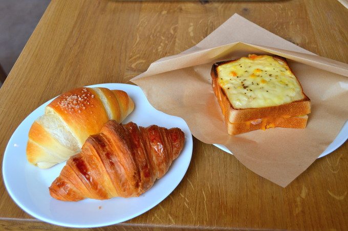 アンドマークカフェ-注文-塩パンとクロワッサン