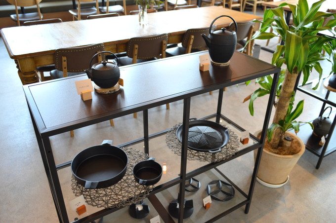 アンドマークカフェ-店内展示1