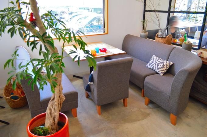 エスカルゴ-レストラン-店内の様子-1階ソファー席