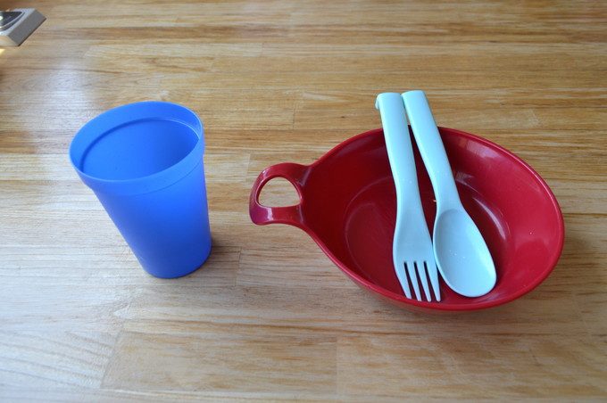 エスカルゴ-レストラン-子ども用の取り皿やスプーンフォーク