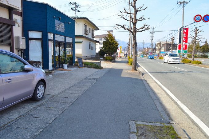 サニーサイドベイクショップ-店舗前の駐車スペース