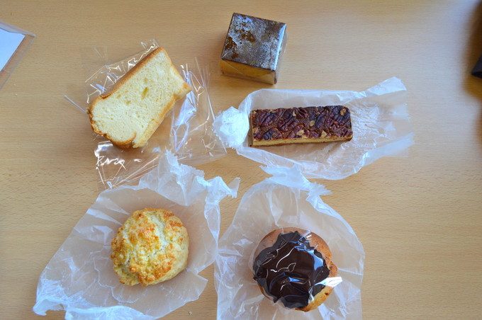 サニーサイドベイクショップ-購入したマフィンやケーキ2