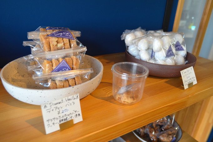 サニーサイドベイクショップ-メニュー-焼き菓子-左の棚2