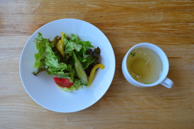 エスカルゴ-レストラン-ランチメニュー-サラダトスープ1