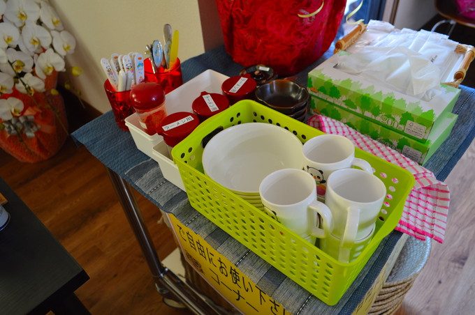 寅真らーめん-調味料などのセルフコーナー