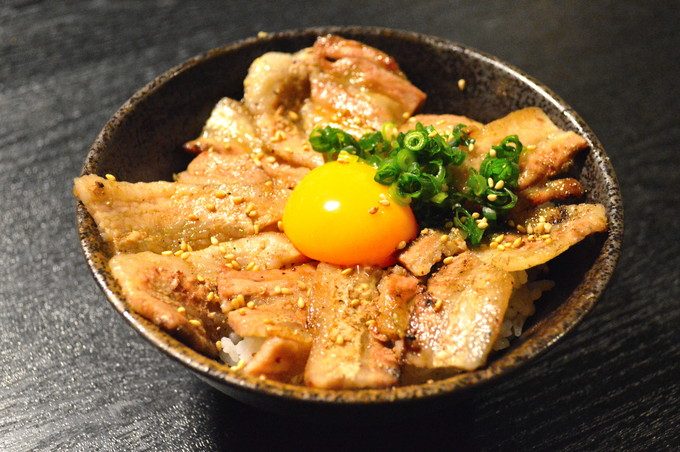 魚きがるに-注文品-月山芳醇豚丼_01