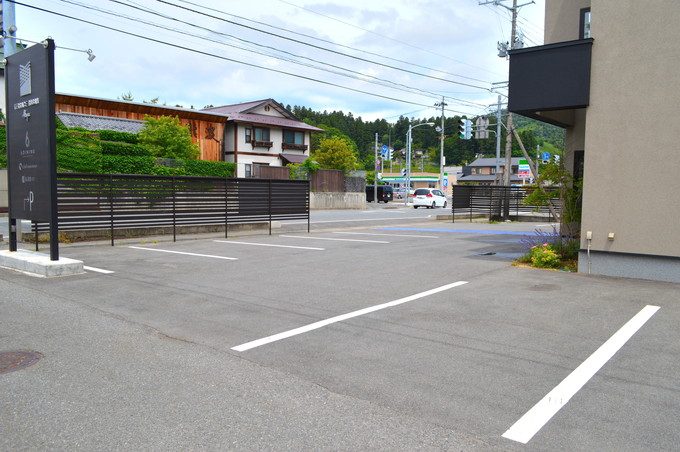 6DINING(シックスダイニング)-駐車場