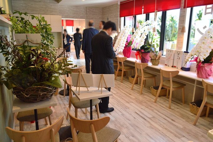 ケヤキスイーツ&ベーカリー-店内の様子-カフェスペース