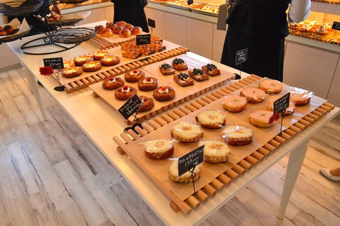 ケヤキスイーツ&ベーカリー-パン-センターアイランド1