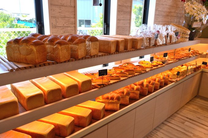 ケヤキスイーツ&ベーカリー-パン-南側