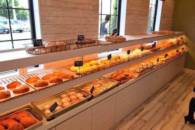 ケヤキスイーツ&ベーカリー-パン-西側