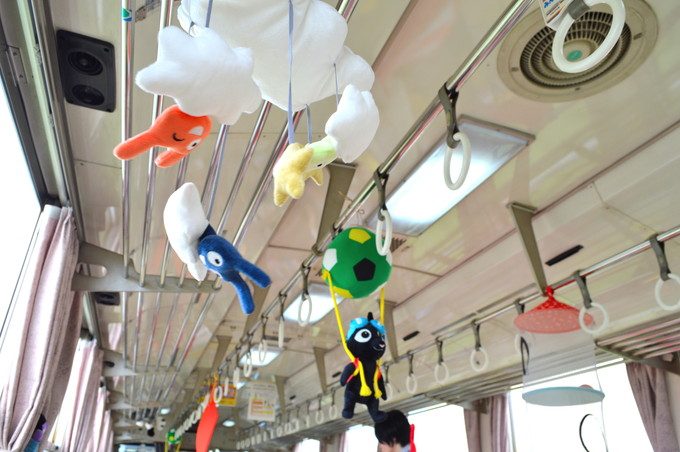 フラワー長井線-キッズ列車-おもちゃ-天井