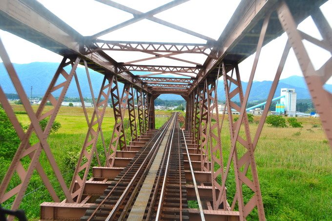 フラワー長井線-キッズ列車-窓からの景色