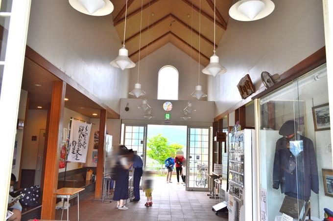 フラワー長井線-キッズ列車-駅舎