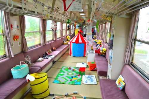 フラワー長井線-キッズ列車-車内の様子1