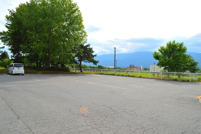 フラワー長井線-キッズ列車-駅駐車場