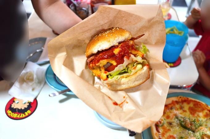 ハッピージャックディナーハンバーガーの食べ方1