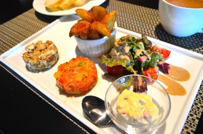 ユニテカフェ-注文-タルタルセット-タルタルプレート