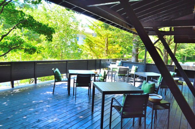 ユニテカフェ-店内-テラス-テーブル
