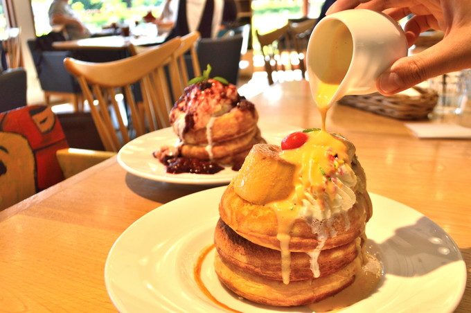 ウフウフガーデン-パンケーキ-カスタードとミックスベリーのパンケーキ