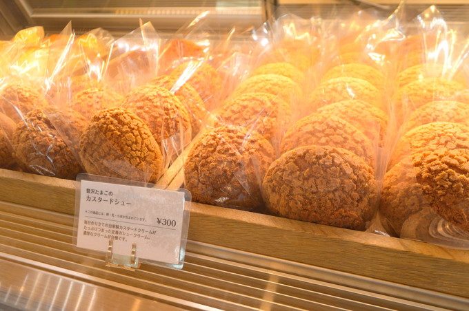 ウフウフガーデン-お土産コーナー-ショーケース-シュークリーム