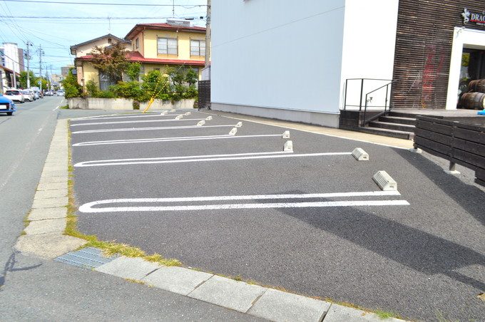ドラゴンカフェ-駐車場