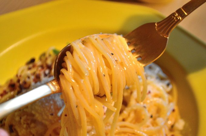 カフェ豆の木-注文-パスタ-濃厚紅花卵のカルボナーラ3