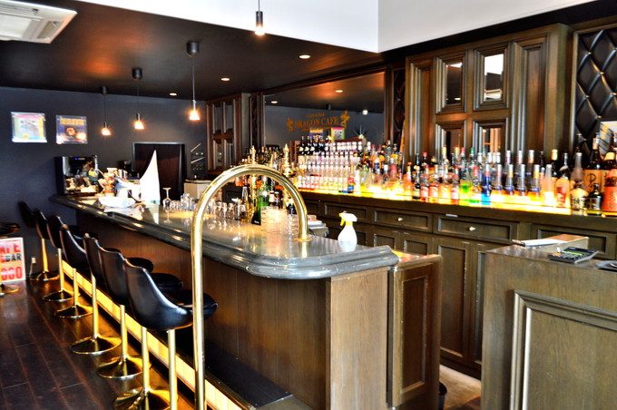 ドラゴンカフェ-店内の様子-カウンター