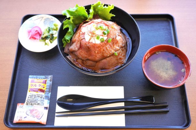 琥珀堂-ぐっと山形店-注文-ローストビーフ丼1