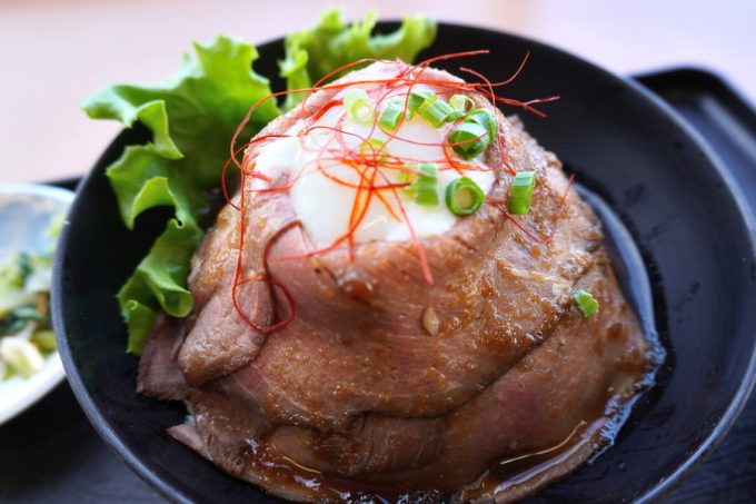 琥珀堂-ぐっと山形店-注文-ローストビーフ丼2